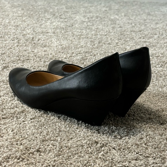 Nine West Jazzin Almond Toe Wedges, great condition, size 9 1/2 - Picture 3 of 3